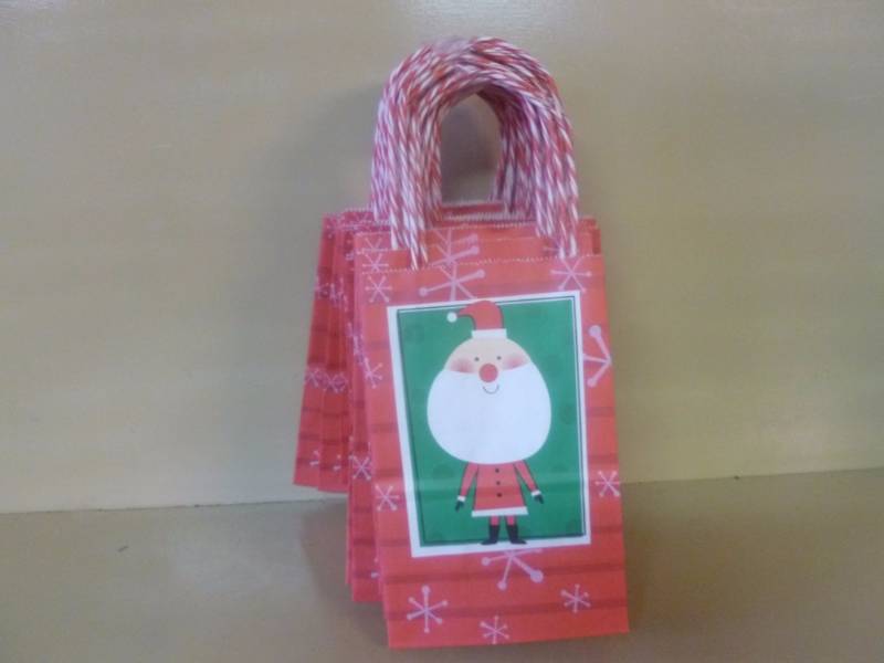lot 181 image: New Holiday Gift Bags