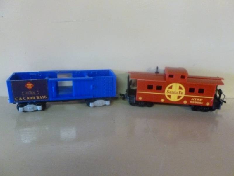 lot 192 image: HO Scale Train Cars
