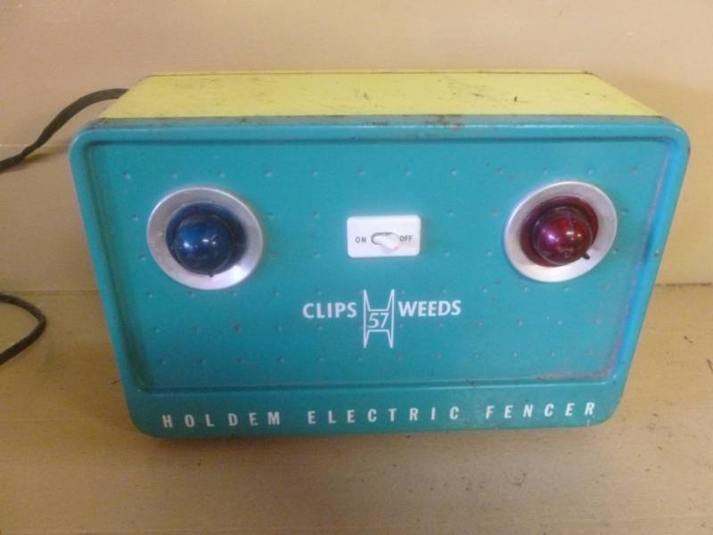 lot 208 image: Electric Fencer