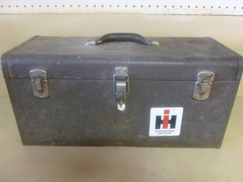 lot 220 image: Vintage Toolbox