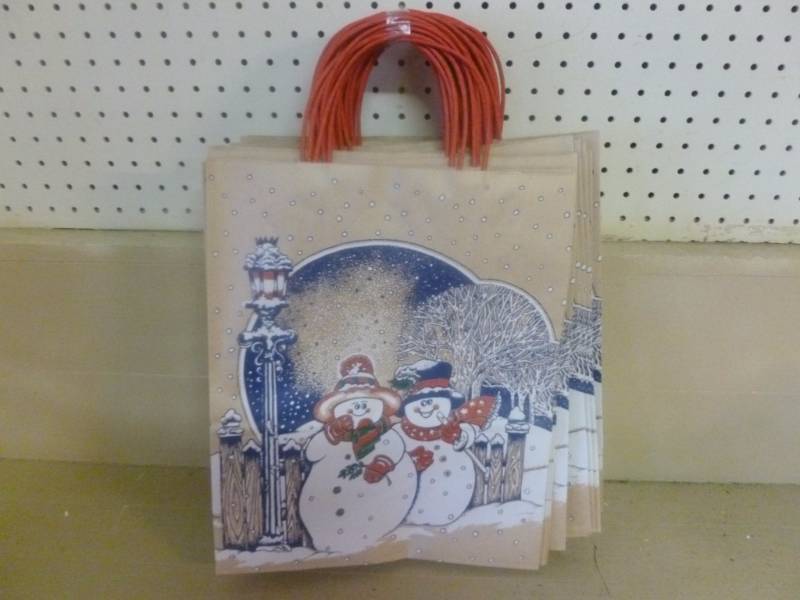 lot 280 image: New Holiday Gift Bags