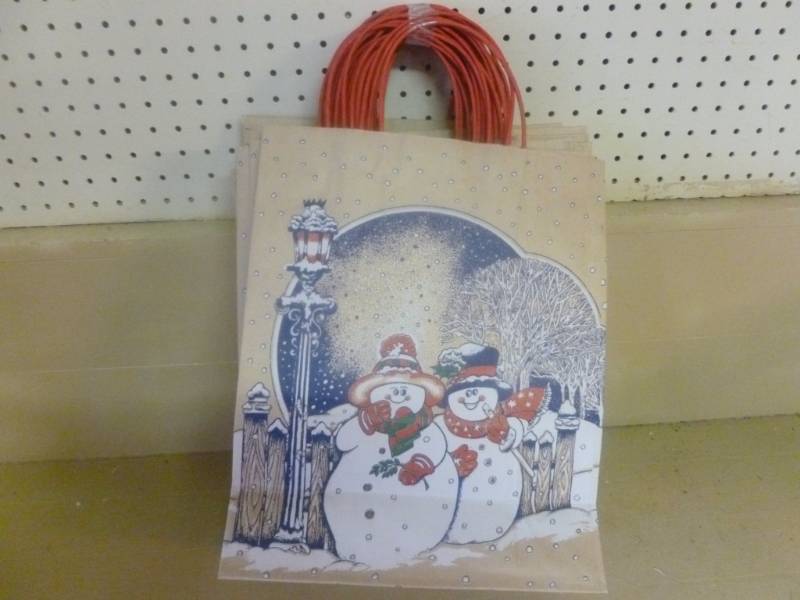 lot 281 image: New Holiday Gift Bags