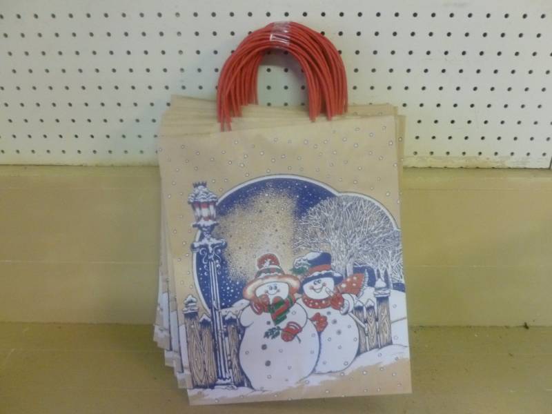 lot 282 image: New Holiday Gift Bags