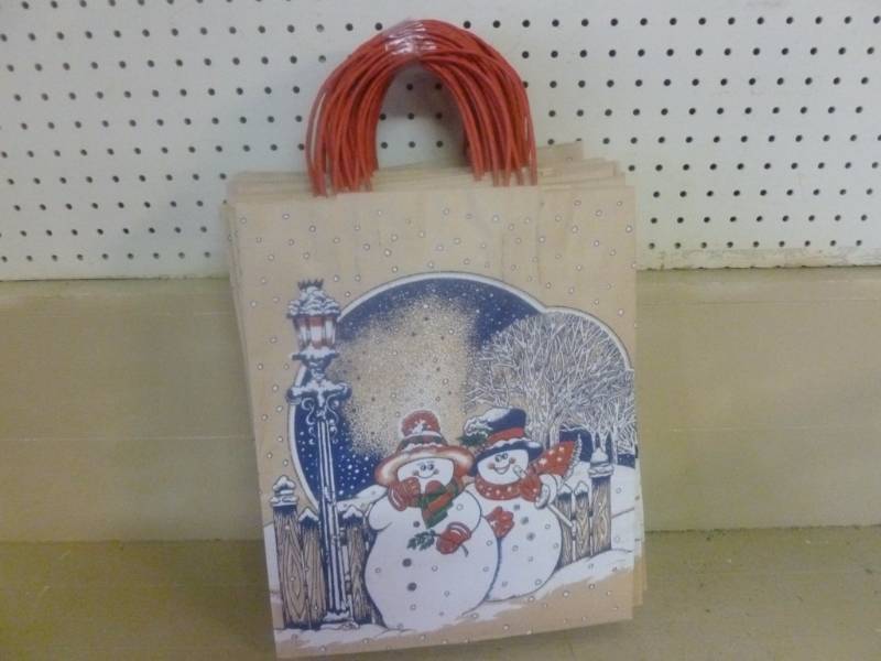 lot 283 image: New Holiday Gift Bags