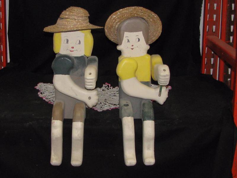BoyGirl wood Figurines