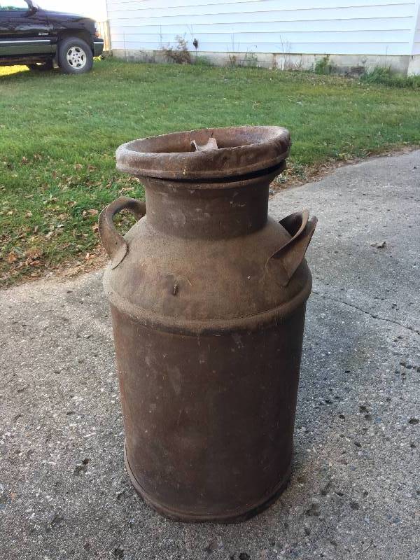 lot 11 image: MILK CAN