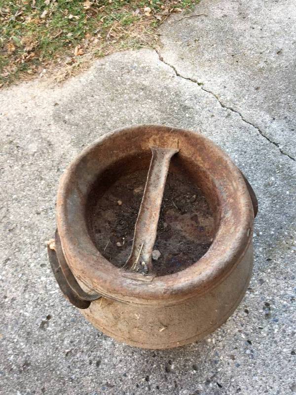 lot 13 image: MILK CAN