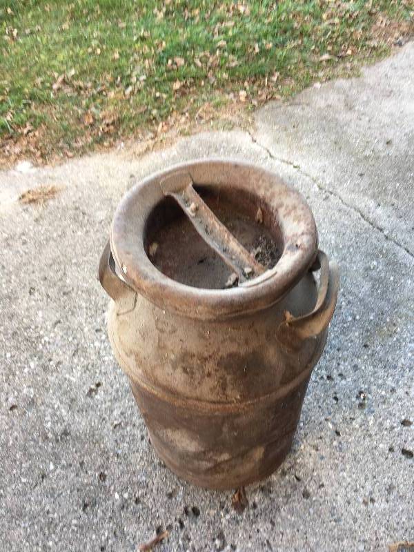 lot 14 image: MILK CAN