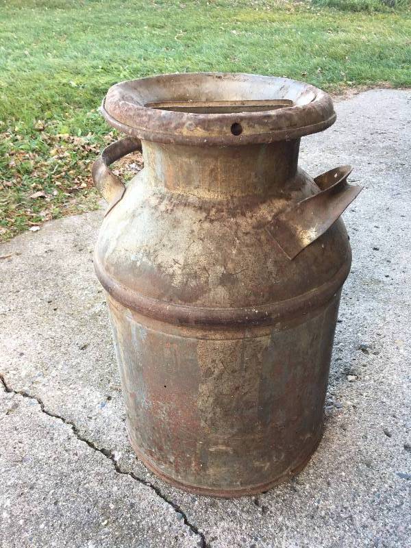 lot 22 image: MILK CAN
