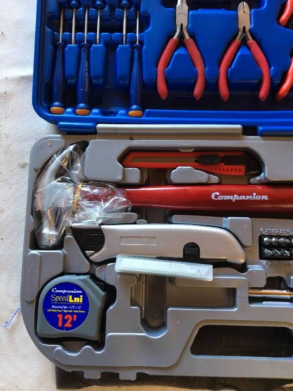 lot 32 image: TOOL KIT