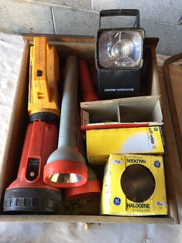 lot 39 image: LOT OF FLASHLIGHTS AND MEAT SAW