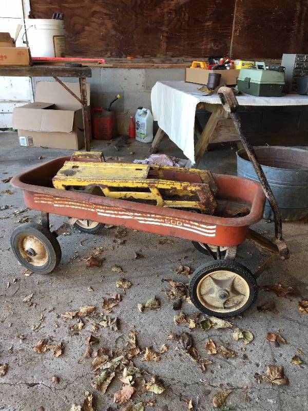 lot 41 image: OLD WAGON AND OLD METAL SEMI AND TRAILER