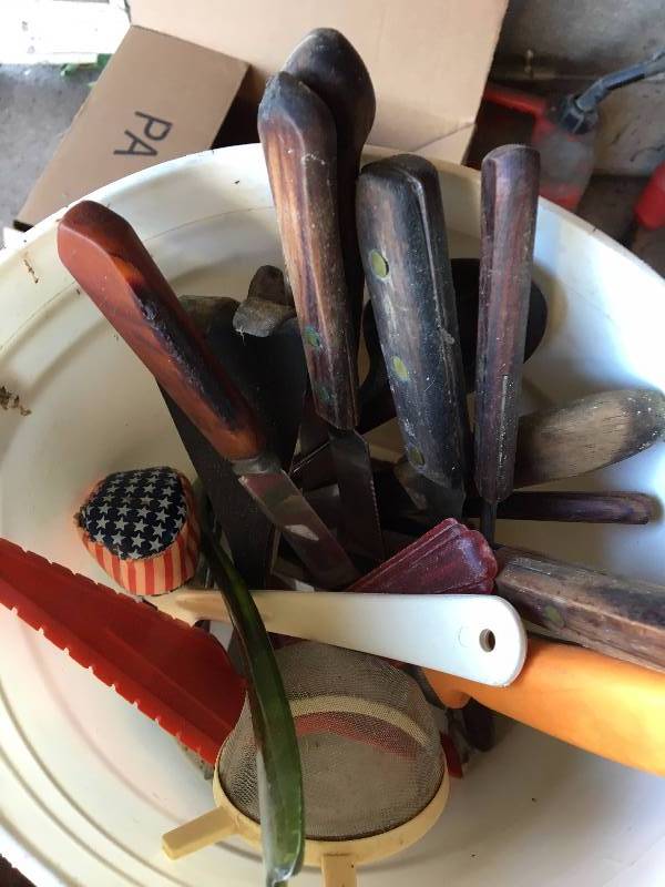 lot 44 image: PAIL FULL OF KNIVES