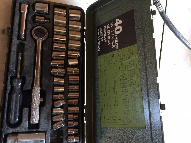 lot 50 image: TOOL KIT AND TOOLS