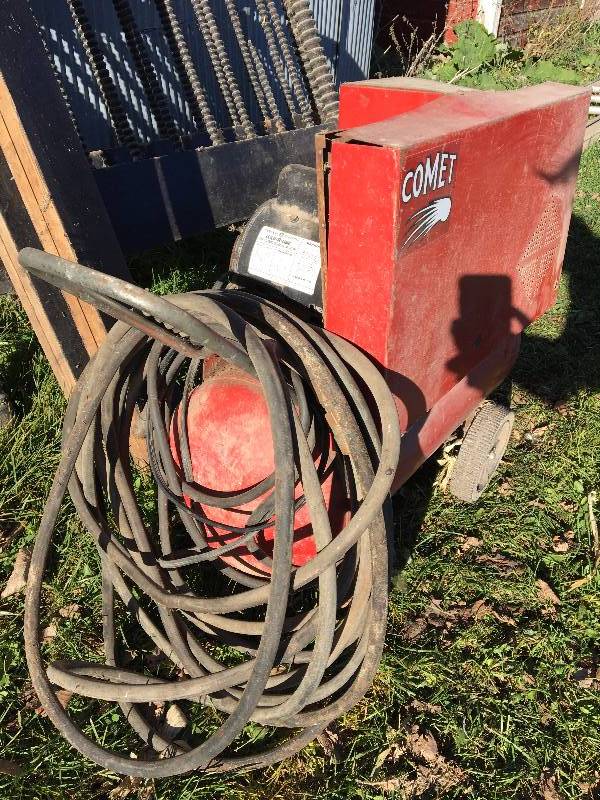 lot 61 image: AIR COMPRESSOR WITH 50 FOOT HOSE