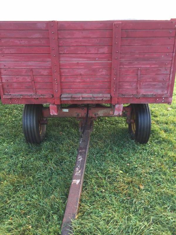 lot 67 image: GRAIN WAGON HYDRAULIC LIFT