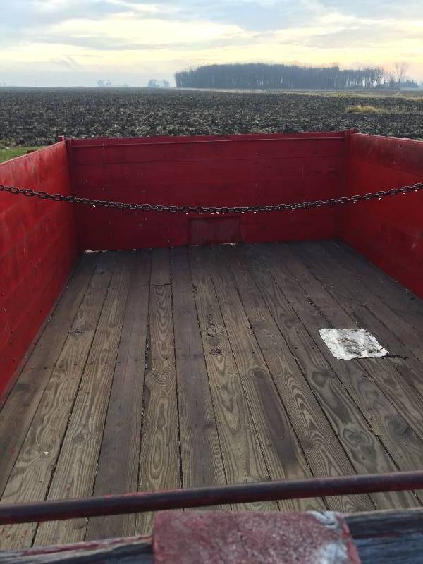 lot 101 image: GRAIN WAGON HYDRAULIC LIFT