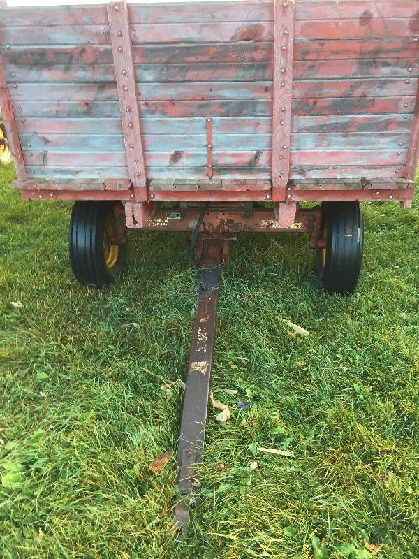 lot 68 image: GRAIN WAGON HYDRAULIC LIFT