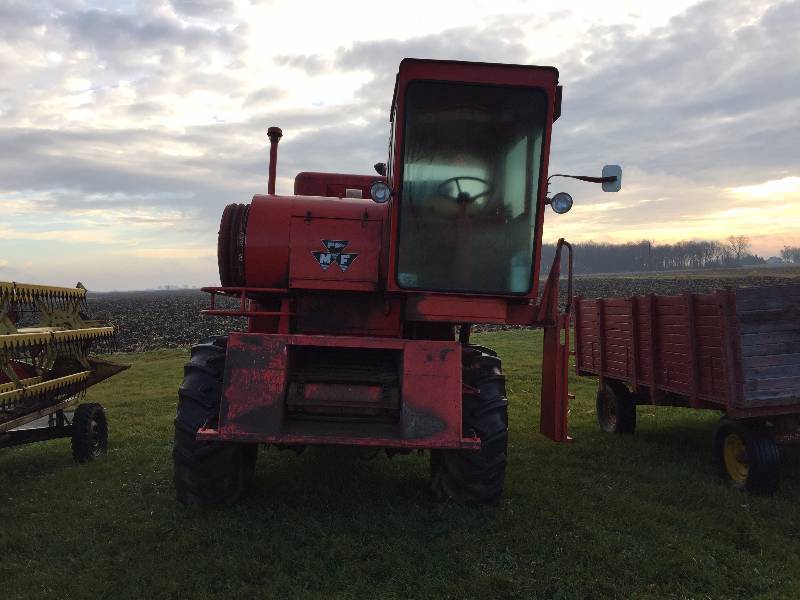 lot 69 image: MASSEY FERGUSON 300 COMBINE