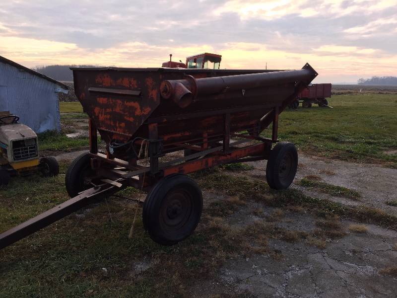 lot 70 image: GRAIN WAGON HYDRAULIC AUGER