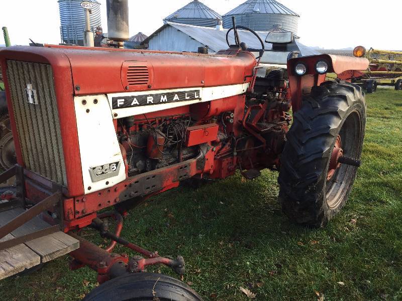 lot 74 image: FARMALL TRACTOR 656