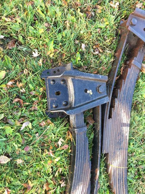 lot 79 image: VERY HEAVY TRUCK SPRINGS