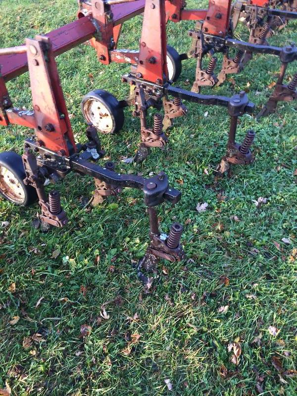 lot 81 image: SIX ROW CULTIVATOR