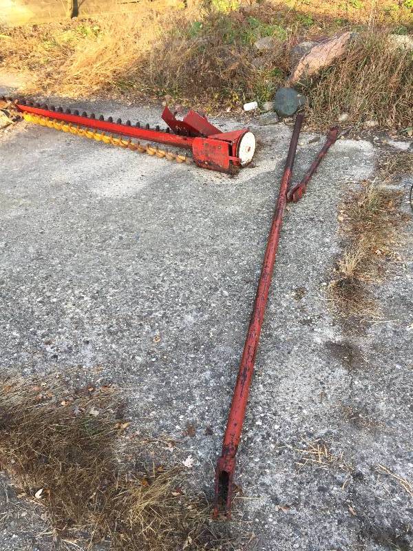 lot 88 image: AUGERS AND TWO TOW HITCHES
