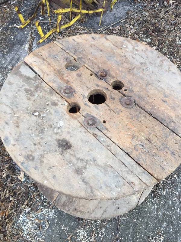 lot 91 image: WOOD SPOOL