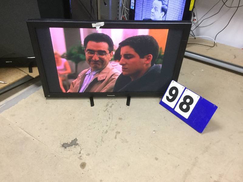 lot 98 image: Panasonic TH-50PH30U 50 Class HD Professional Plasma Display  in working conditions