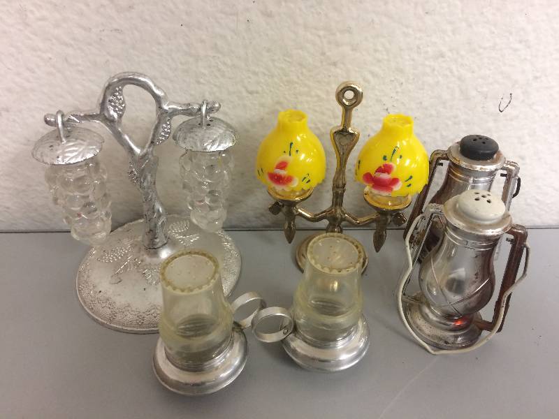 lot 15 image: Latern Salt & Pepper Shakers