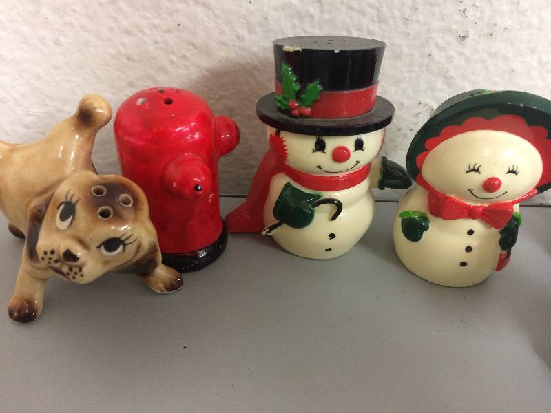 lot 18 image: Puppy DogSnowman Salt & Pepper Shakers