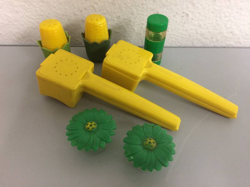 lot 19 image: Butter Huggers, Assorted Salt & Pepper Shakers