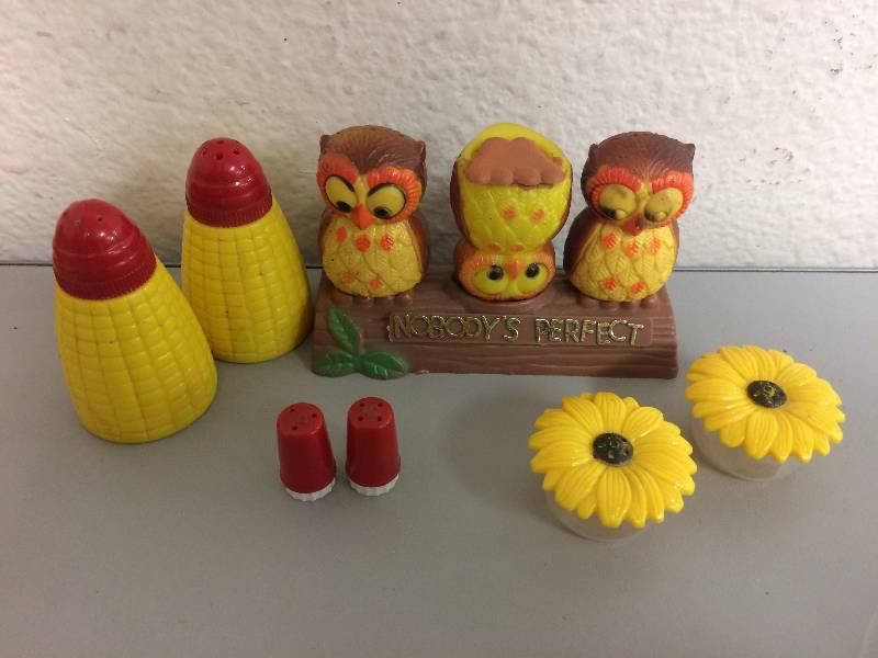 lot 20 image: Owl, Daisy, Corn Salt & Pepper Shakers