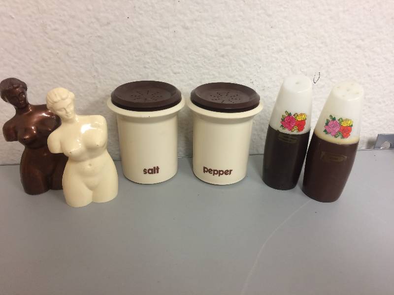 lot 22 image: Bust and More Salt & Pepper Shakers