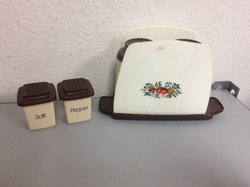 lot 26 image: Sterlite Salt & Pepper Shakers