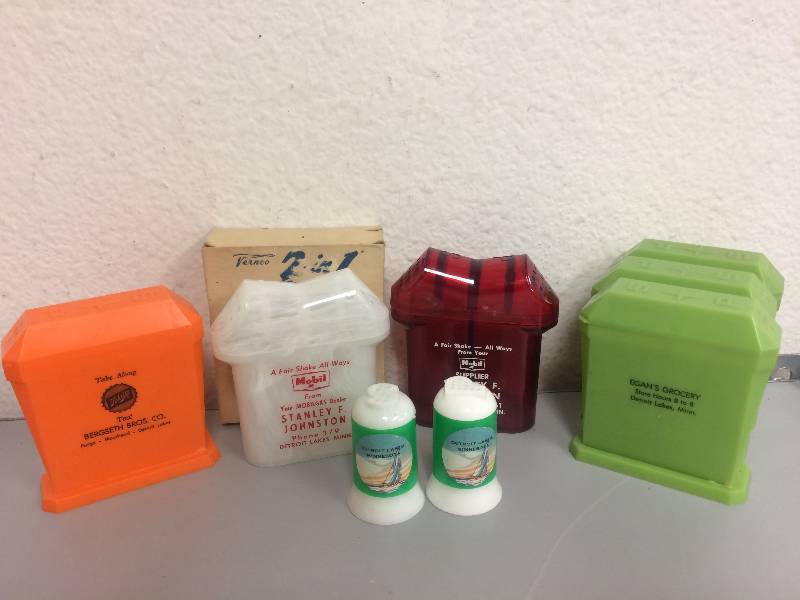 lot 32 image: Assorted Detroit Lakes Salt & Pepper Shaker