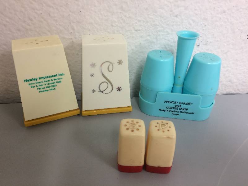 lot 33 image: Assorted Hawley Salt & Pepper Shaker