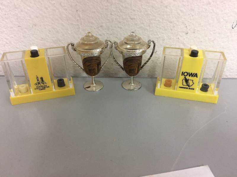 lot 37 image: Assorted Salt & Pepper Shakers (Florida, Illinois, Iowa)