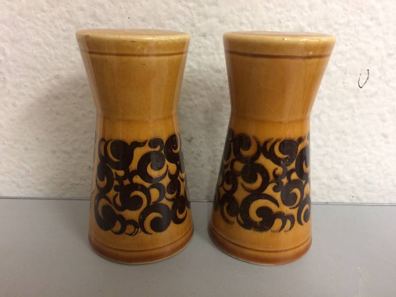 lot 42 image: HH1968 Salt and Pepper Shakers