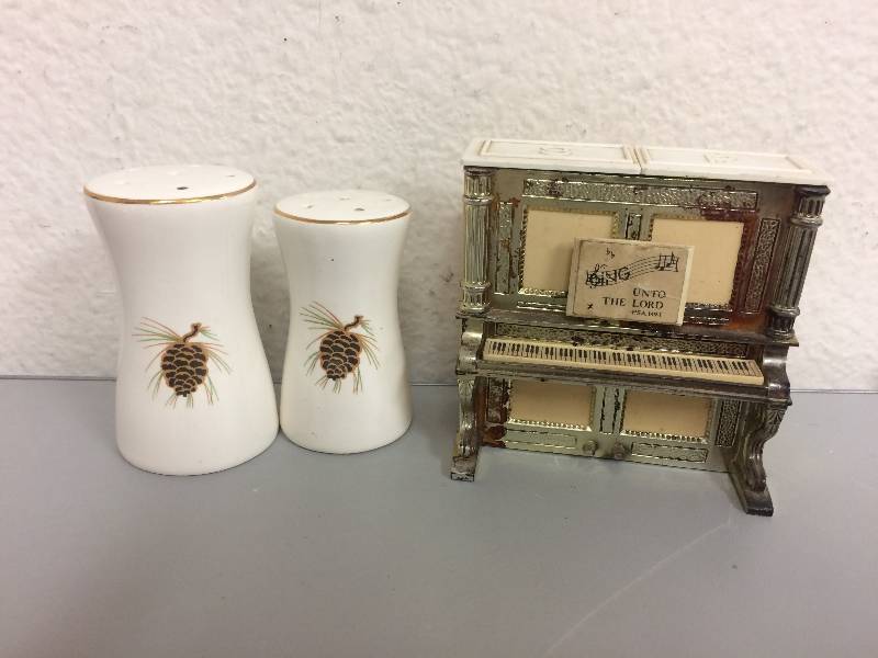 lot 52 image: Pine Cone and Piano Salt & Pepper Shakers