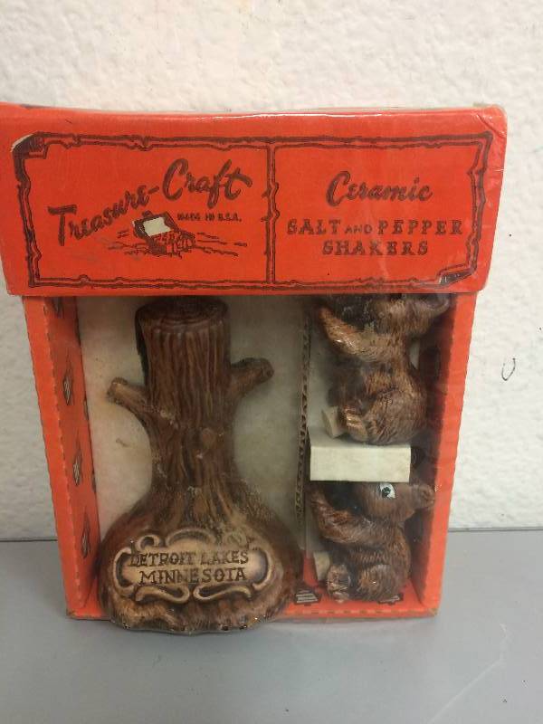 lot 69 image: DL Salt and Pepper Shakers