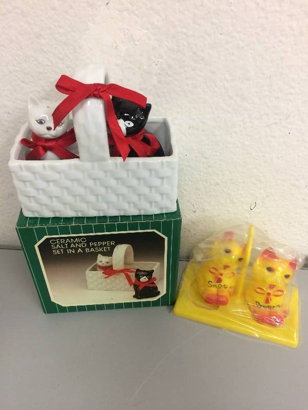 lot 71 image: Cats Salt and Pepper Shakers