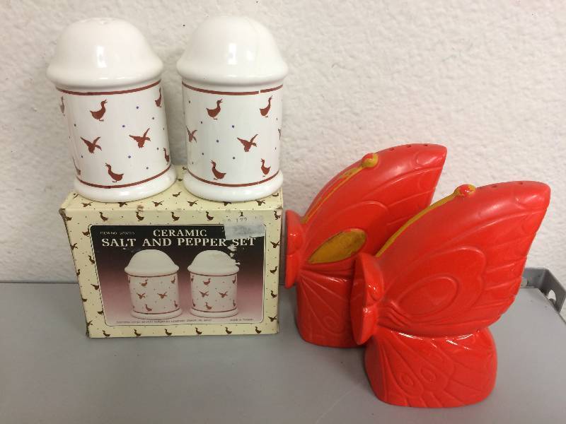 lot 75 image: Geese, Butterfly Salt and Pepper Shakers