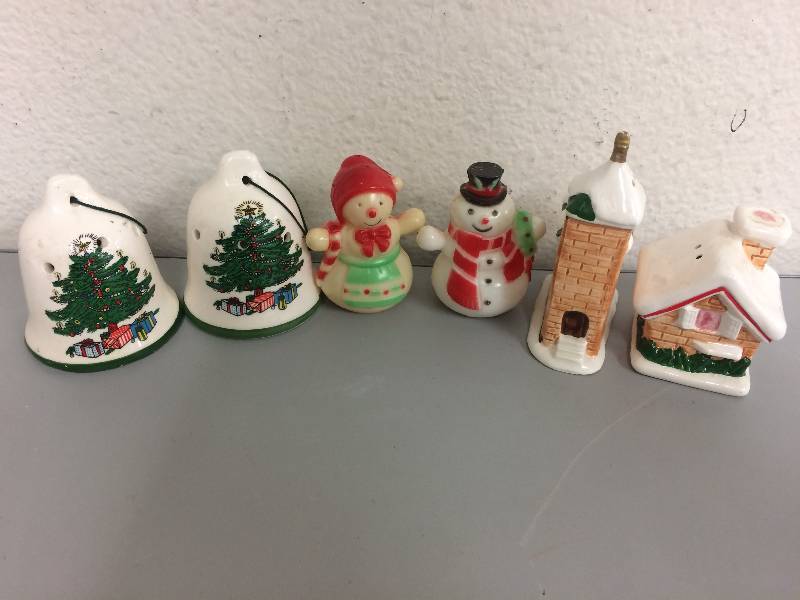 lot 81 image: 50140 Salt and Pepper Shakers