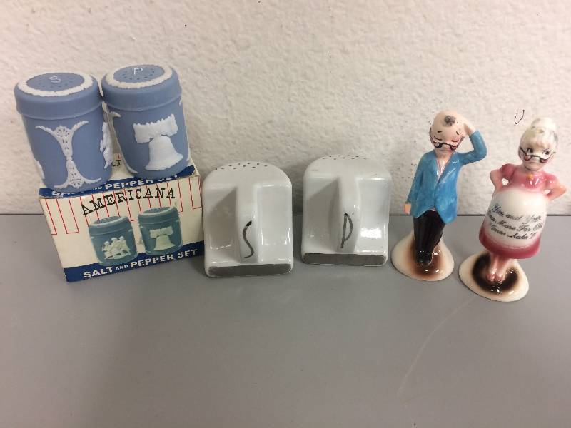 lot 82 image: Americana, Enesco Salt and Pepper Shakers