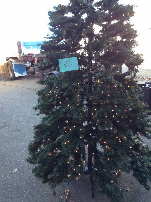 lot 78 image: Holiday Time 9 ft Pre Lit Lakeview Quick Set Pine - some of the Lights do not come on