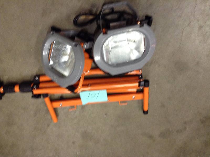 lot 101 image: HDX Work Light missing a leg cover