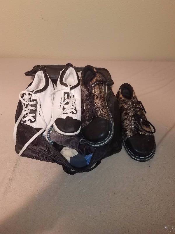 2 pairs of bowling shoes