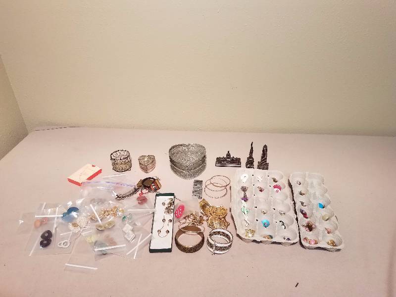 Flat of Jewelry with extra